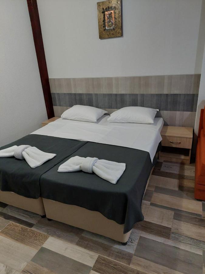 ספרבה בניה Guest House Tedi מראה חיצוני תמונה