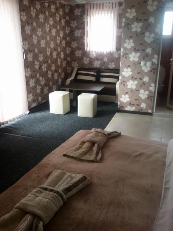 ספרבה בניה Guest House Tedi מראה חיצוני תמונה