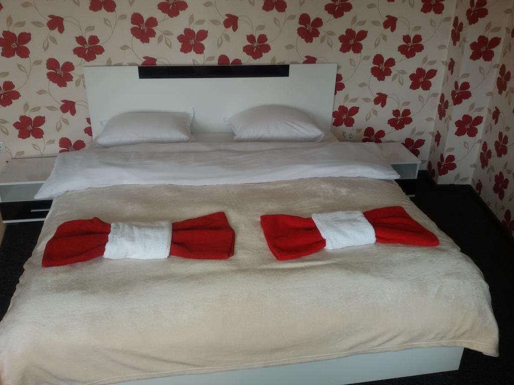 ספרבה בניה Guest House Tedi מראה חיצוני תמונה
