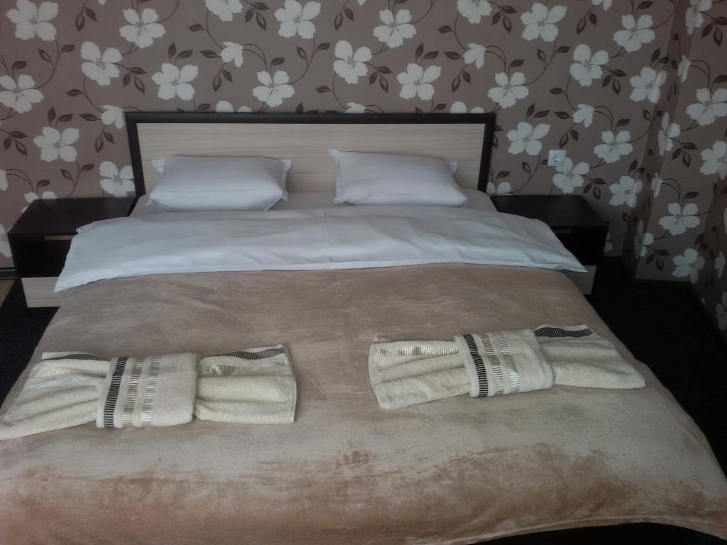 ספרבה בניה Guest House Tedi מראה חיצוני תמונה
