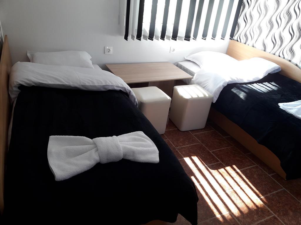 ספרבה בניה Guest House Tedi מראה חיצוני תמונה