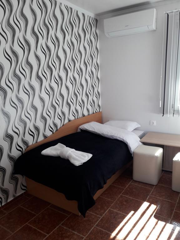 ספרבה בניה Guest House Tedi מראה חיצוני תמונה