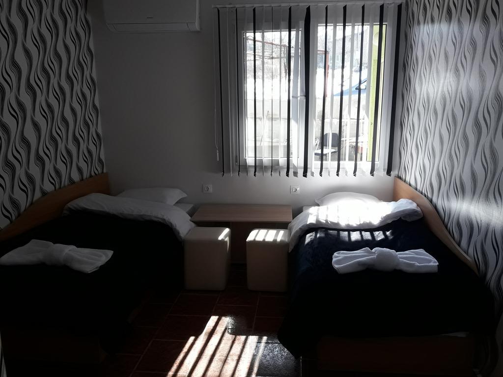 ספרבה בניה Guest House Tedi מראה חיצוני תמונה