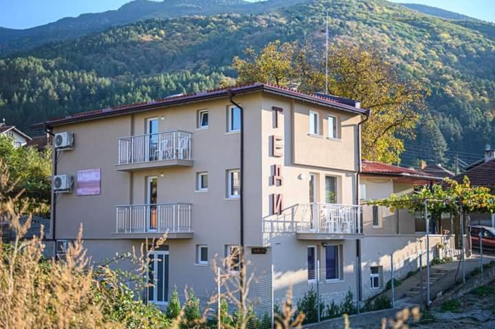 ספרבה בניה Guest House Tedi מראה חיצוני תמונה