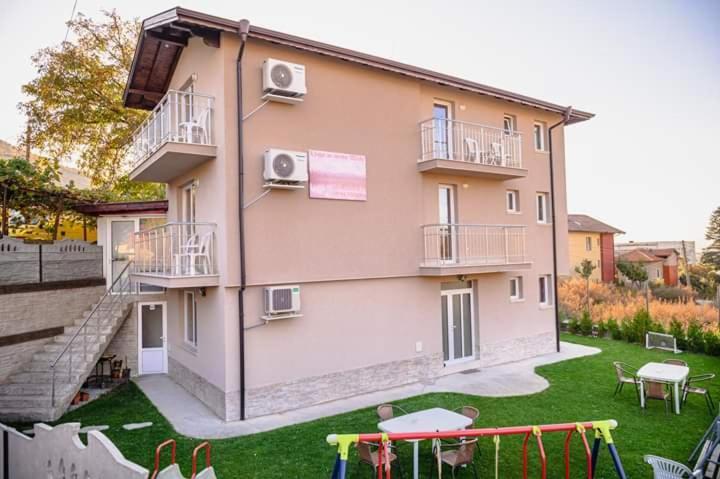 ספרבה בניה Guest House Tedi מראה חיצוני תמונה