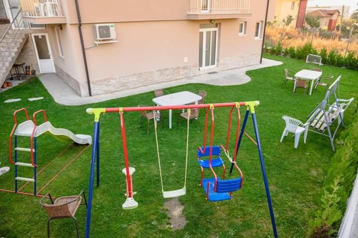 ספרבה בניה Guest House Tedi מראה חיצוני תמונה